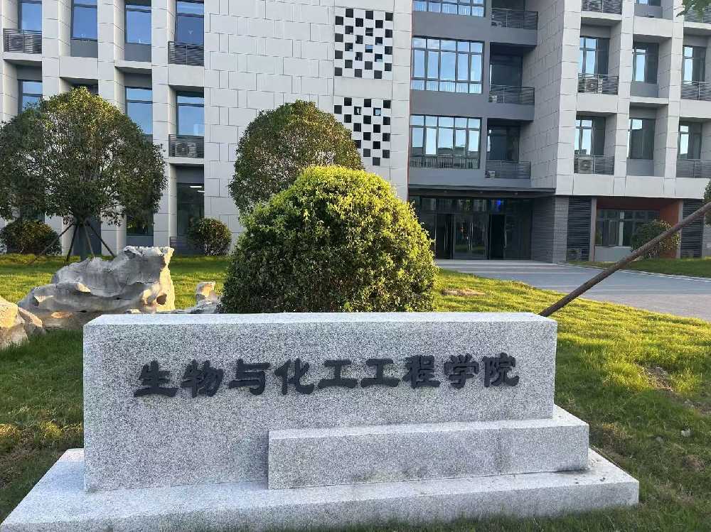 连云港市扬州职业大学体育场高杆灯项目